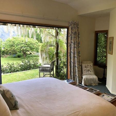 Central Wanaka | Lake & Mtn Views | Well Appointed Daire Dış mekan fotoğraf