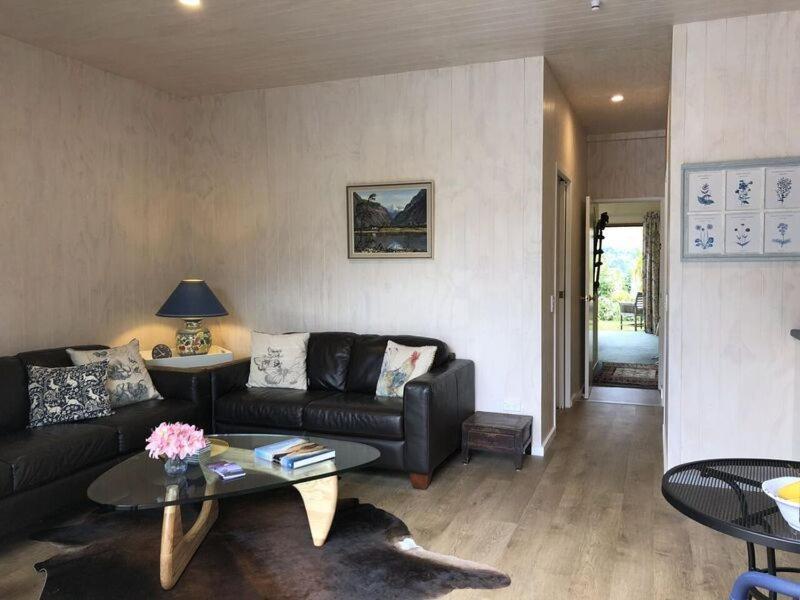 Central Wanaka | Lake & Mtn Views | Well Appointed Daire Dış mekan fotoğraf