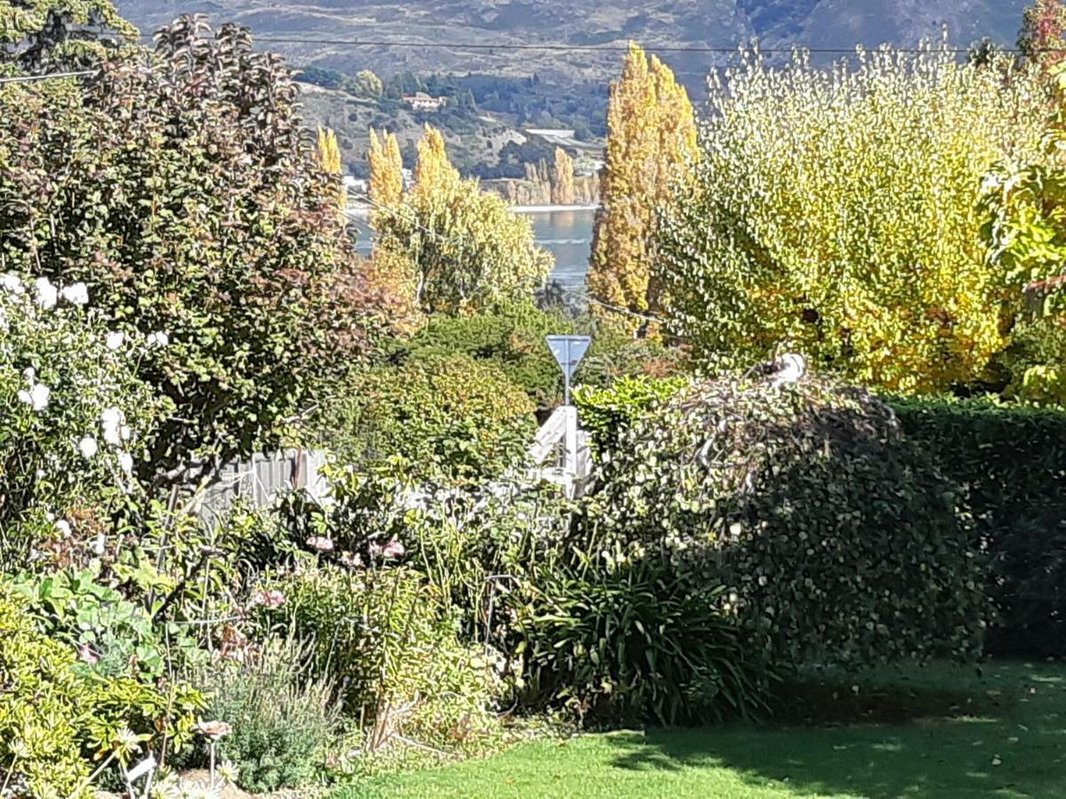 Central Wanaka | Lake & Mtn Views | Well Appointed Daire Dış mekan fotoğraf